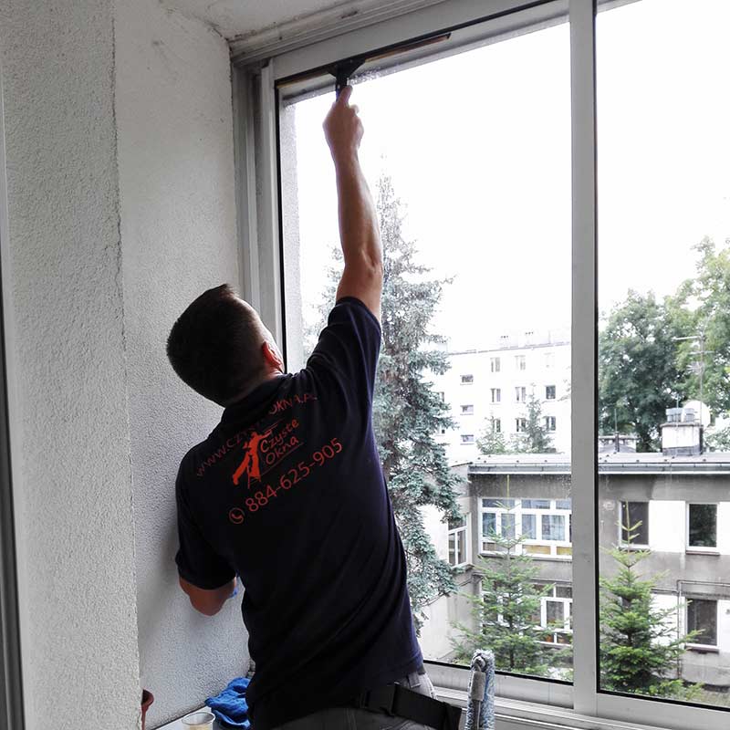 Czyste okna - Mycie zabudowy balkonowej